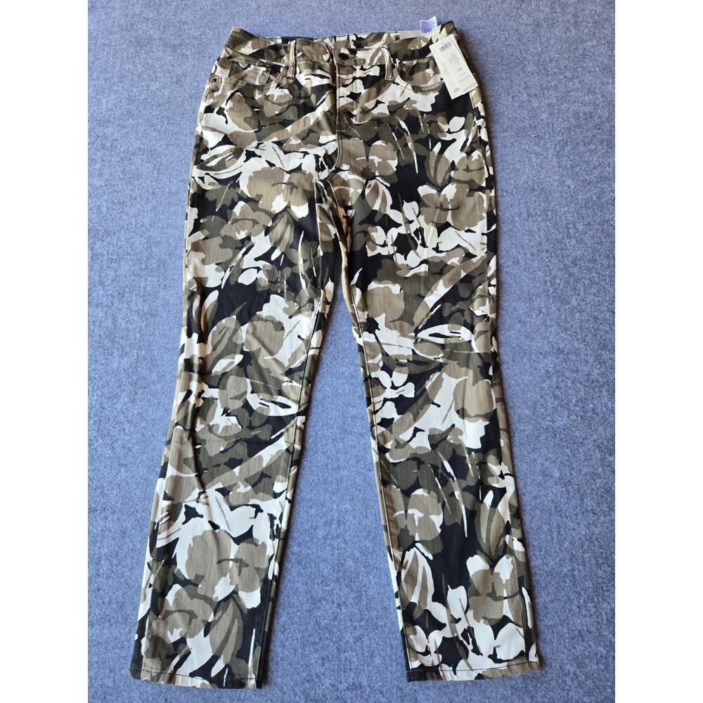 Chicos Women's So Slimming Girlfriend Slim Leg Ankle Camo Pattern Size 1R (8R)